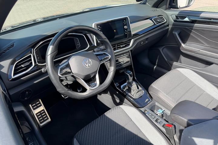 Grå VW T-Roc fra 2023