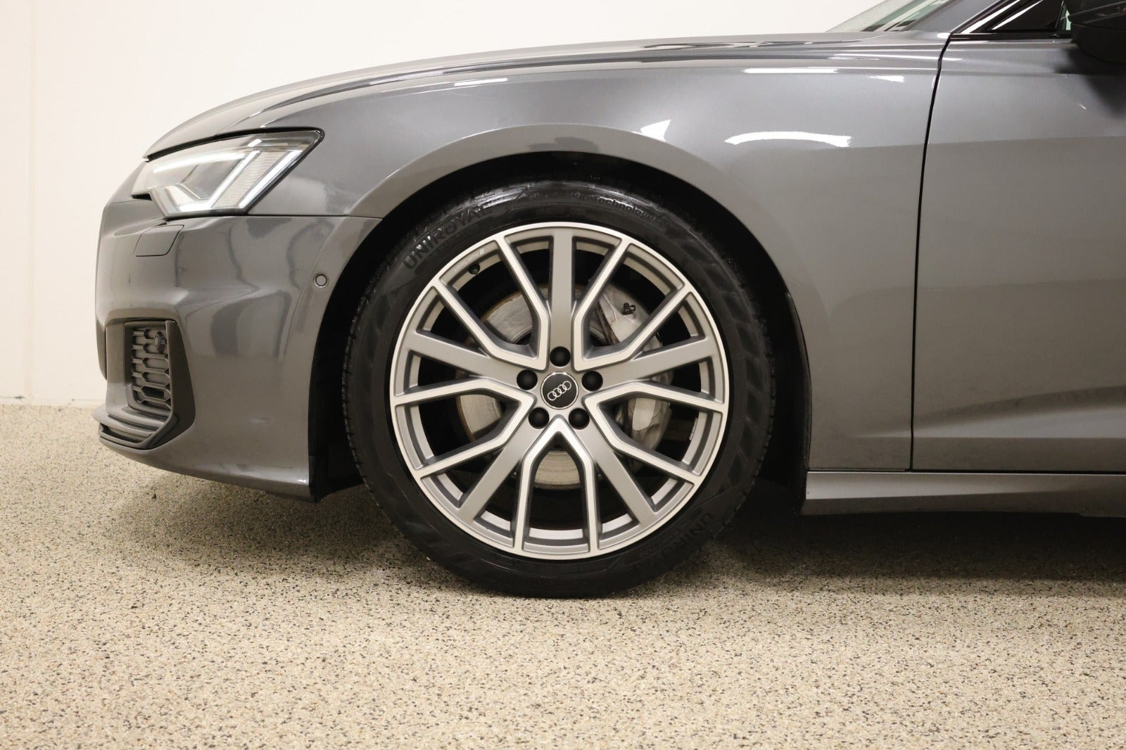 Grå Audi A6 fra 2020
