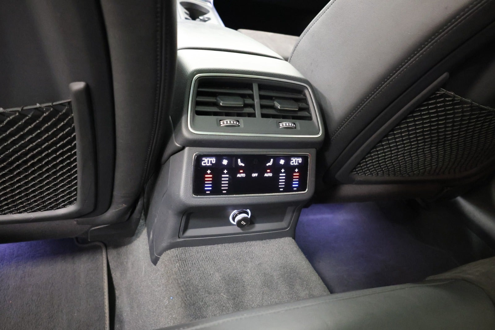 Grå Audi A6 fra 2020