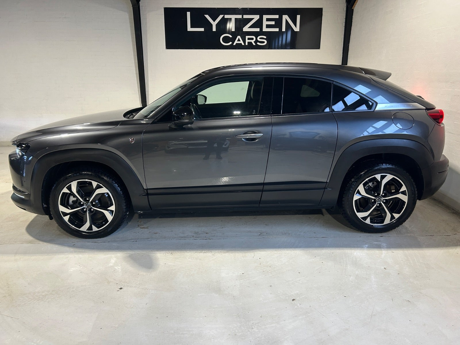 Grå Mazda MX-30 fra 2023
