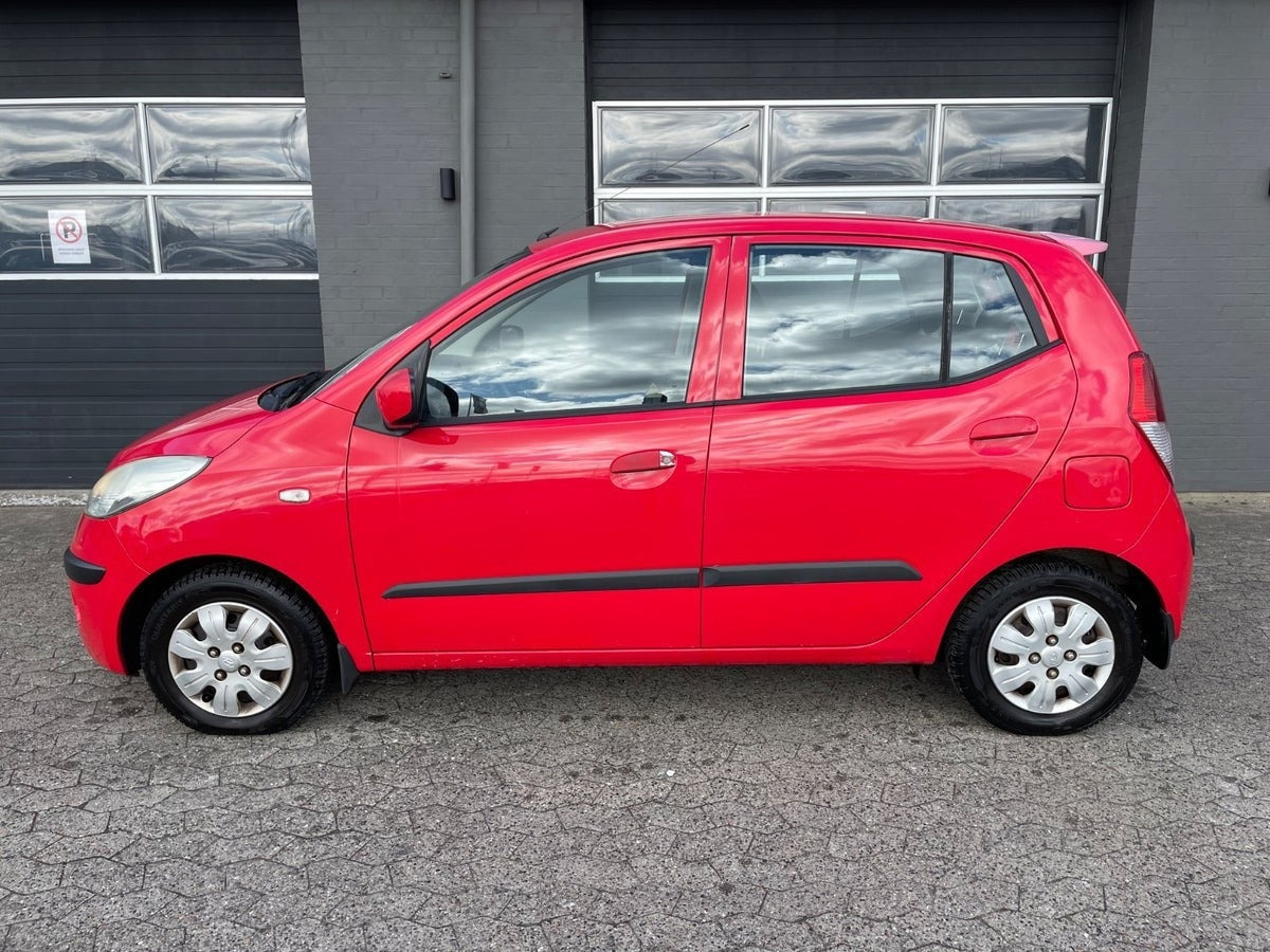 Rød Hyundai i10 fra 2009