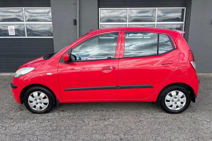Rød Hyundai i10 fra 2009