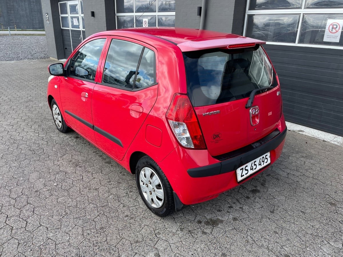 Rød Hyundai i10 fra 2009