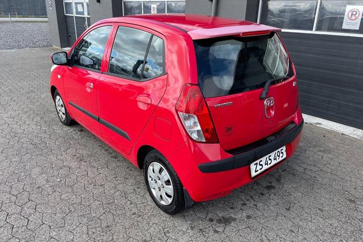 Rød Hyundai i10 fra 2009