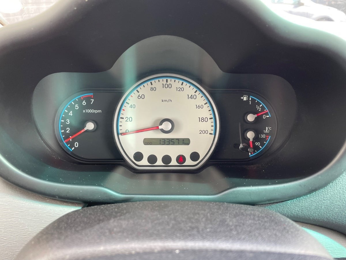 Rød Hyundai i10 fra 2009