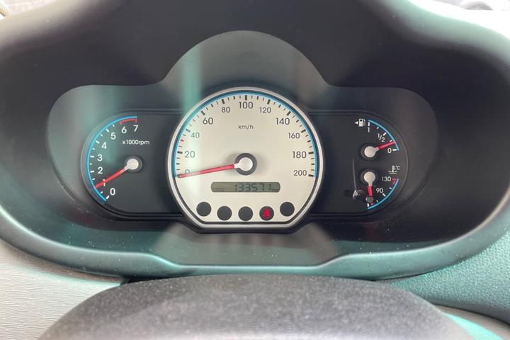 Rød Hyundai i10 fra 2009