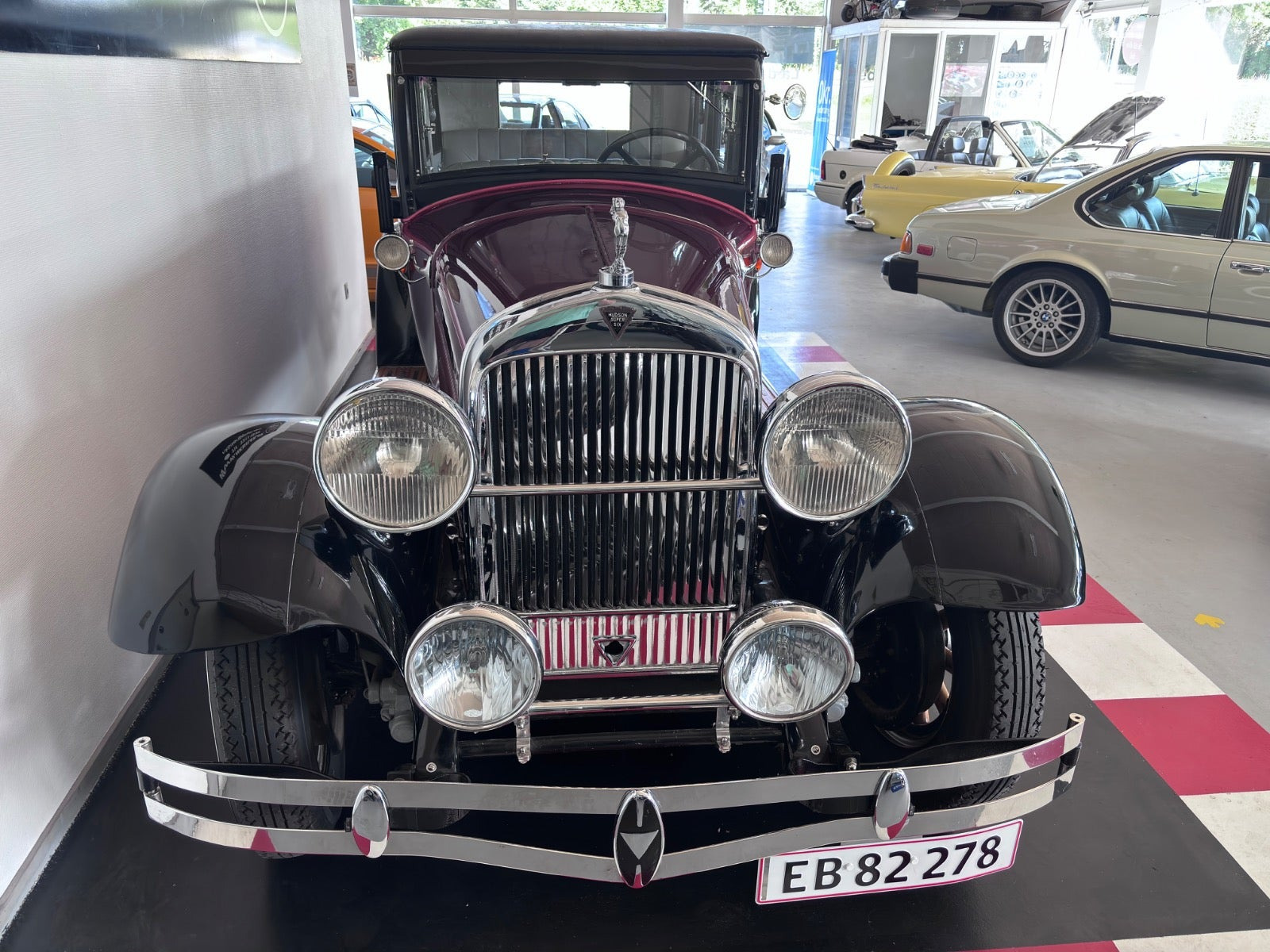 Hvid Hudson Super Six fra 1929 set udefra