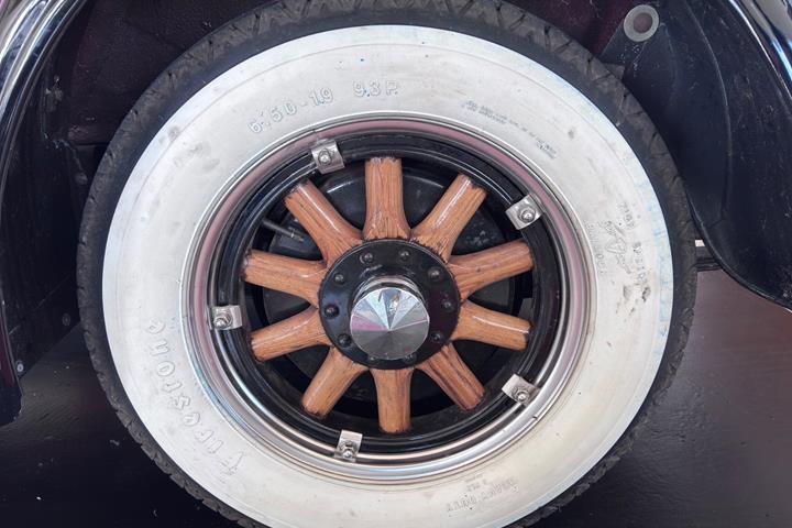 Hvid Hudson Super Six fra 1929 set udefra