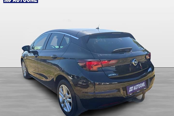 Sort Opel Astra fra 2020