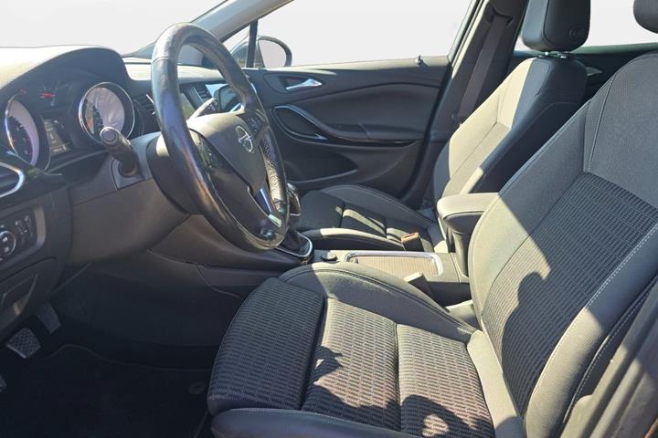 Sort Opel Astra fra 2020