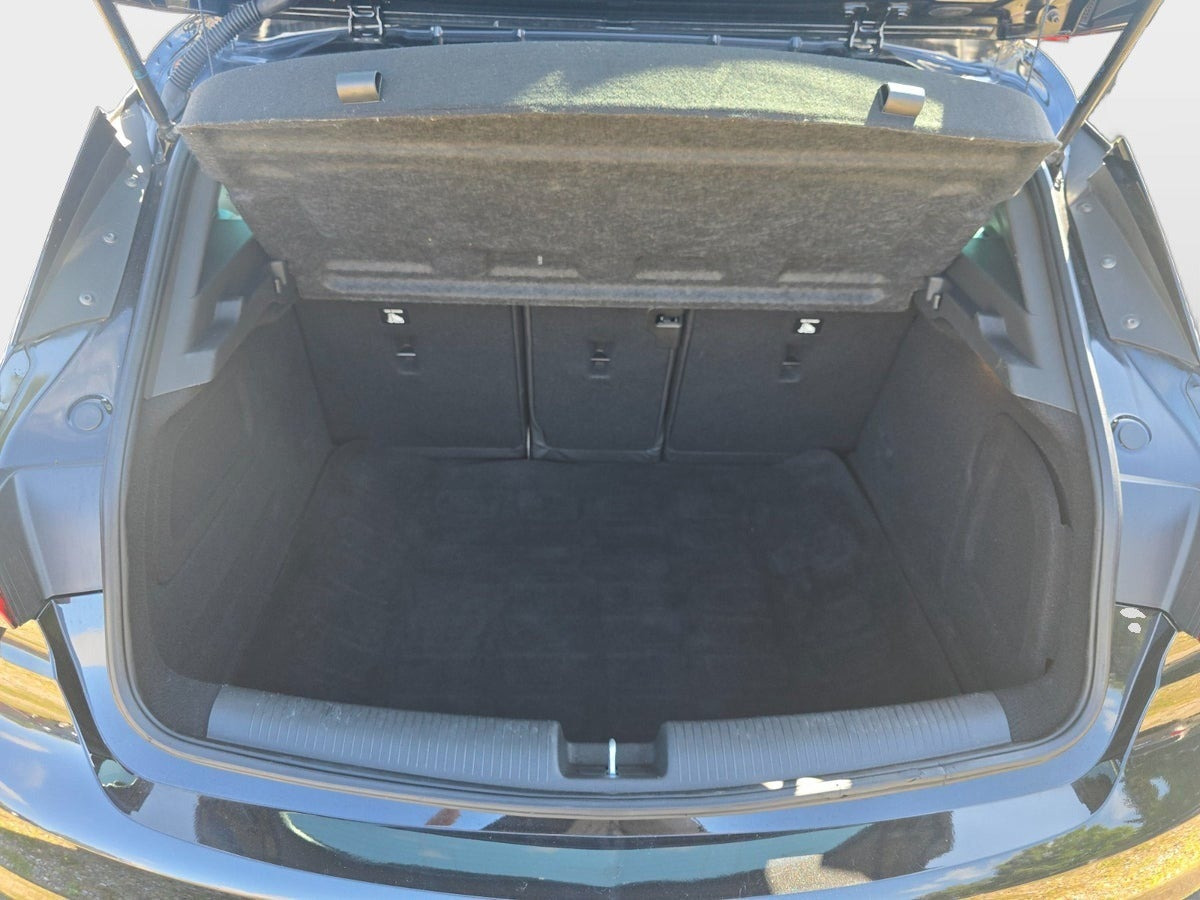 Sort Opel Astra fra 2020