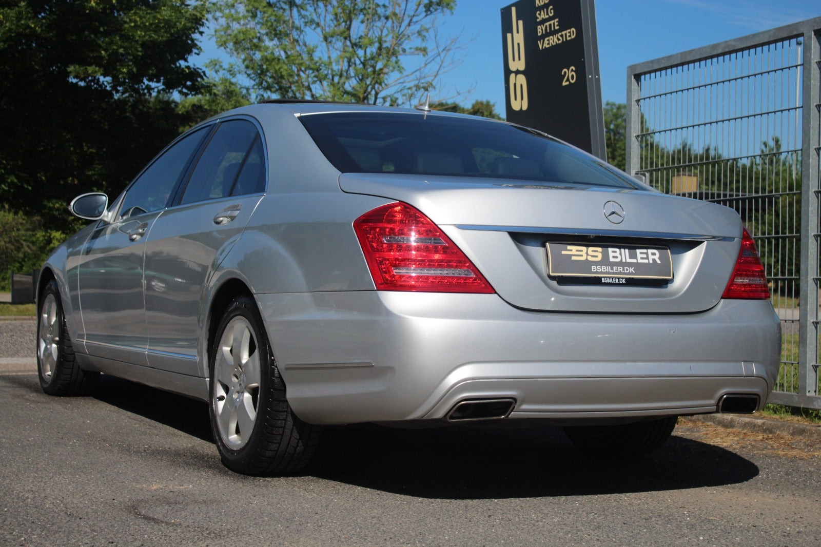 Sølv Mercedes S500 fra 2007