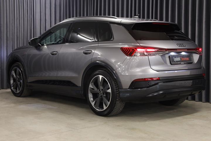 Grå Audi Q4 e-tron fra 2023