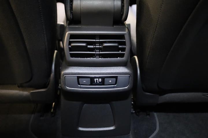 Grå Audi Q4 e-tron fra 2023