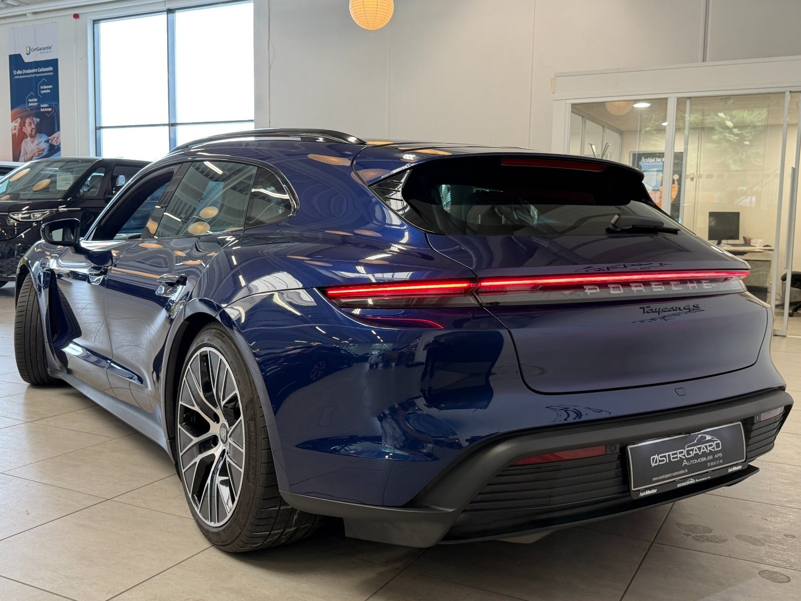 Blå Porsche Taycan 4S fra 2023