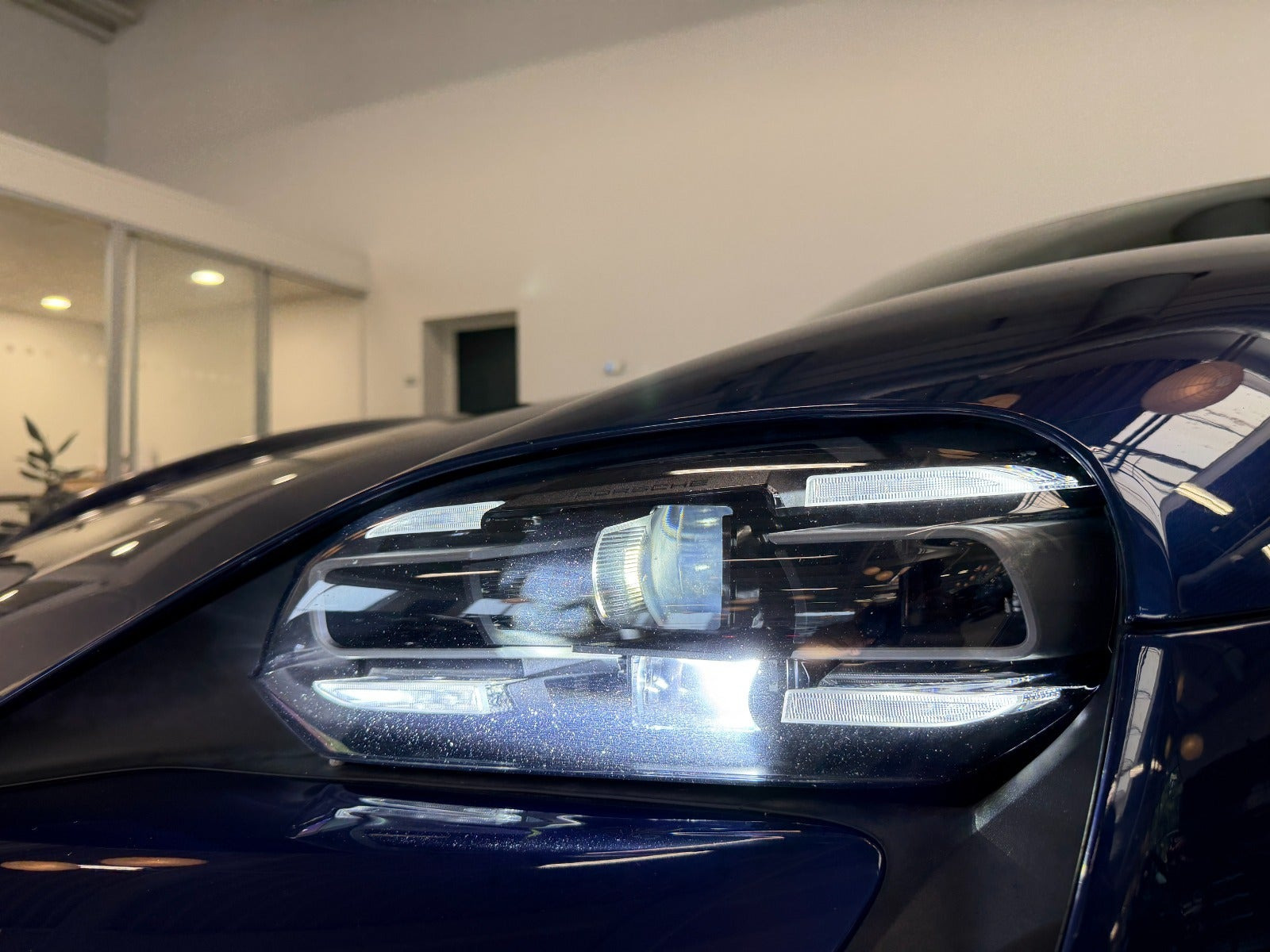 Blå Porsche Taycan 4S fra 2023