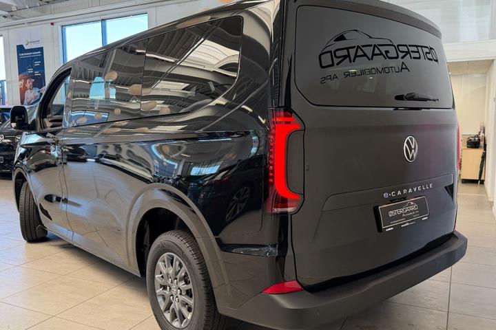 Sort VW e-Caravelle fra 2025