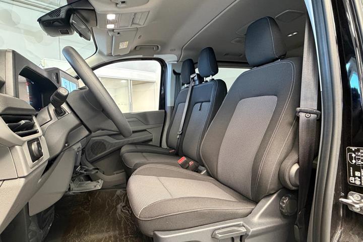 Sort VW e-Caravelle fra 2025