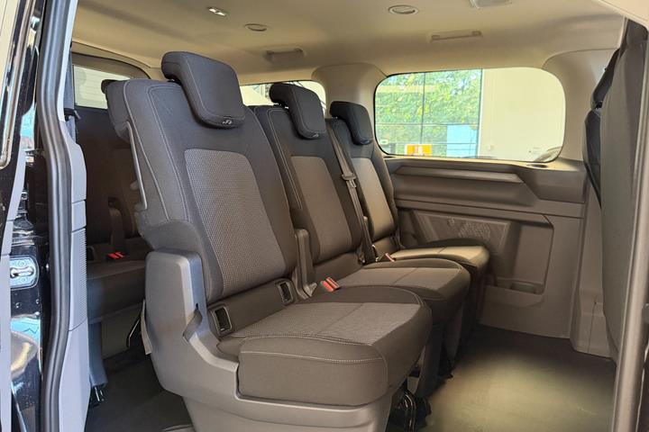 Sort VW e-Caravelle fra 2025