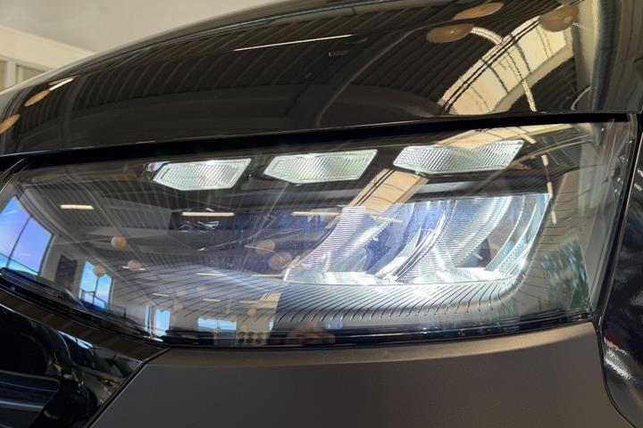 Sort VW e-Caravelle fra 2025