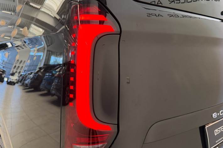 Sort VW e-Caravelle fra 2025