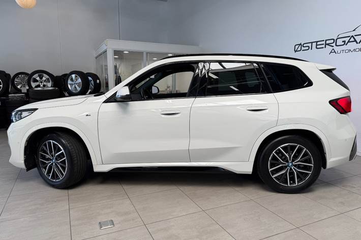 Hvid BMW iX1 fra 2024