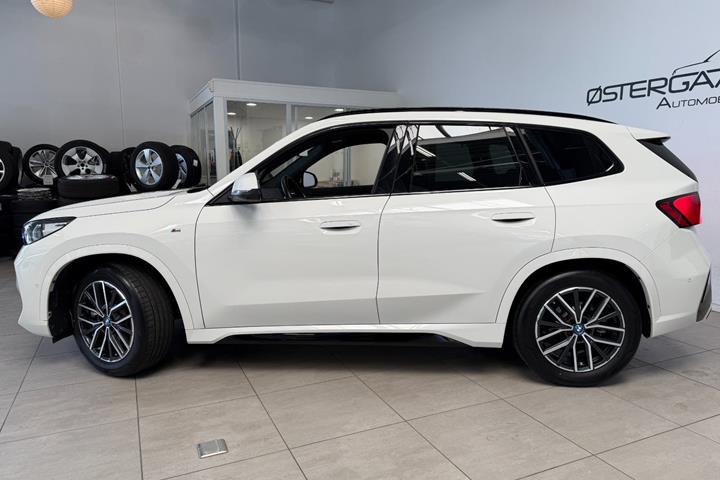 Hvid BMW iX1 fra 2024