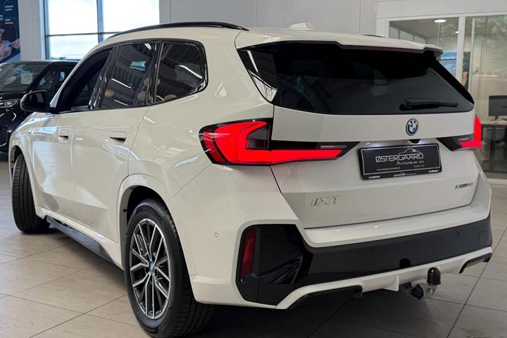 Hvid BMW iX1 fra 2024