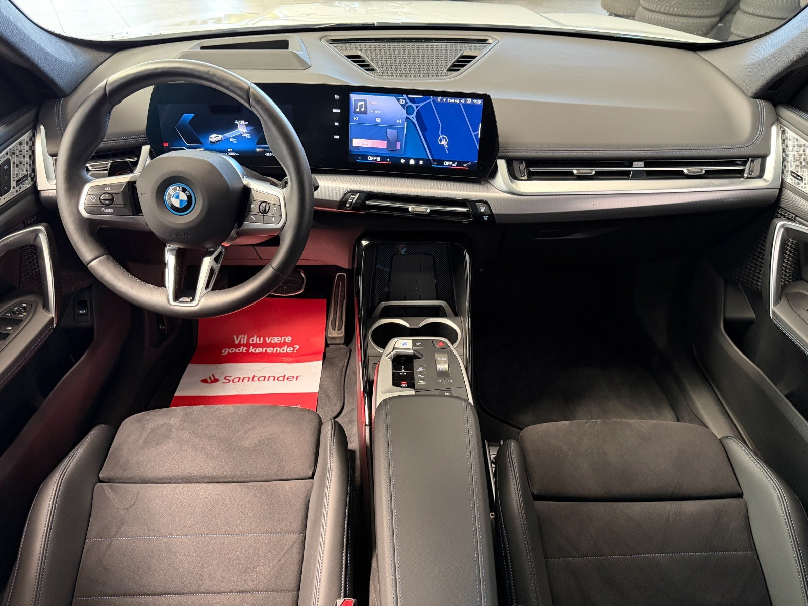 Hvid BMW iX1 fra 2024