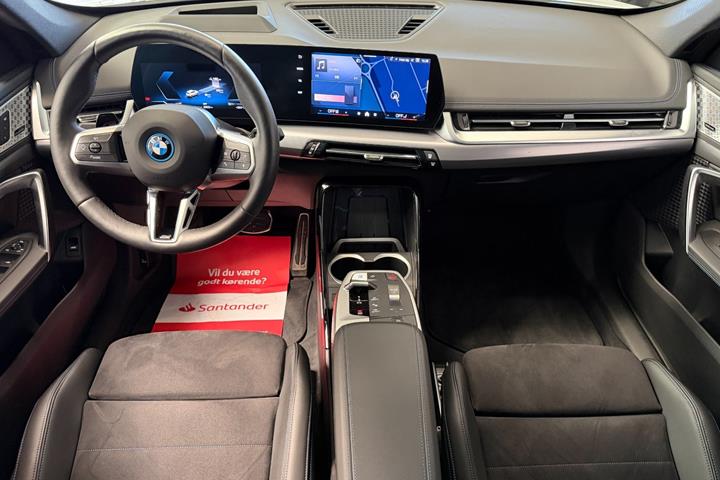 Hvid BMW iX1 fra 2024