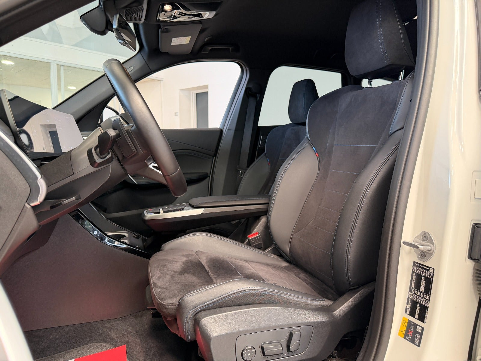 Hvid BMW iX1 fra 2024