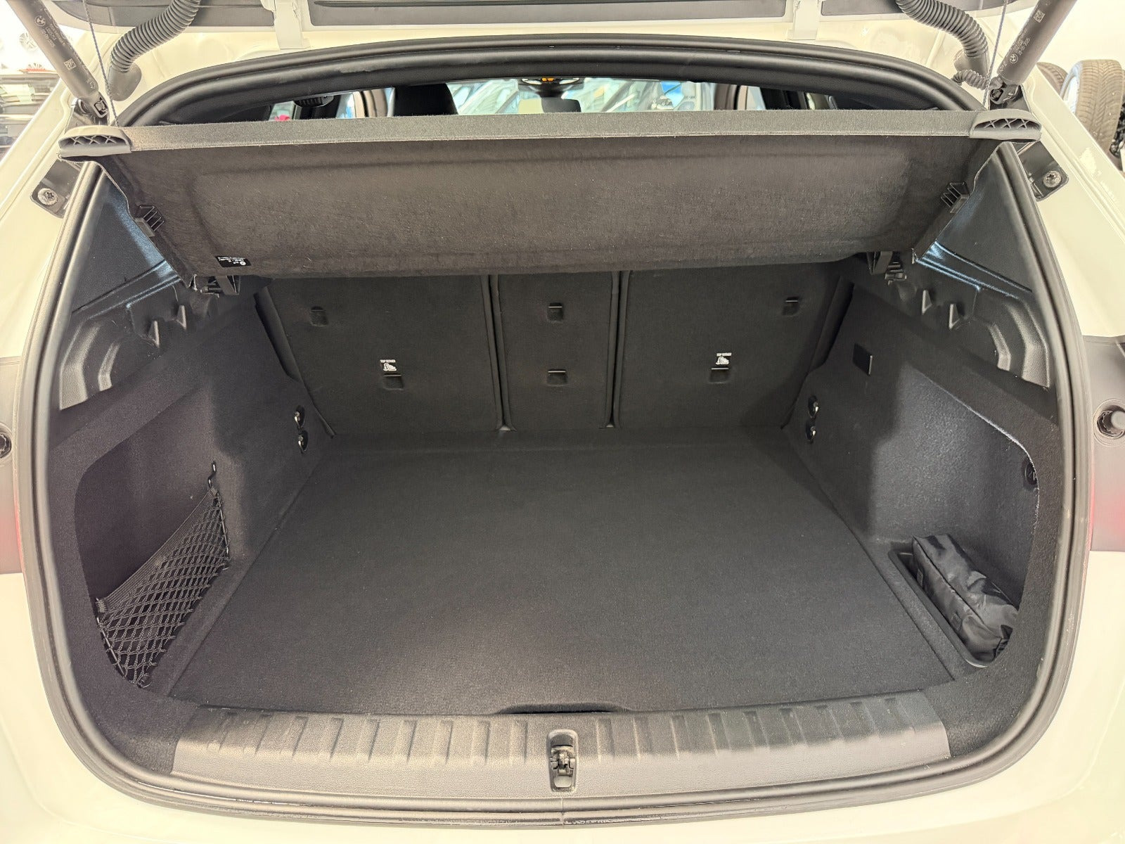 Hvid BMW iX1 fra 2024