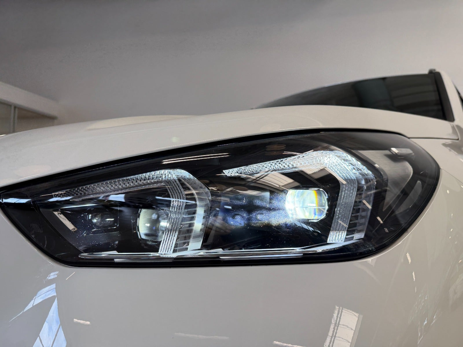 Hvid BMW iX1 fra 2024