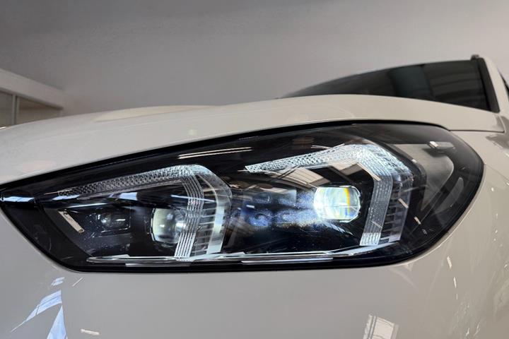 Hvid BMW iX1 fra 2024