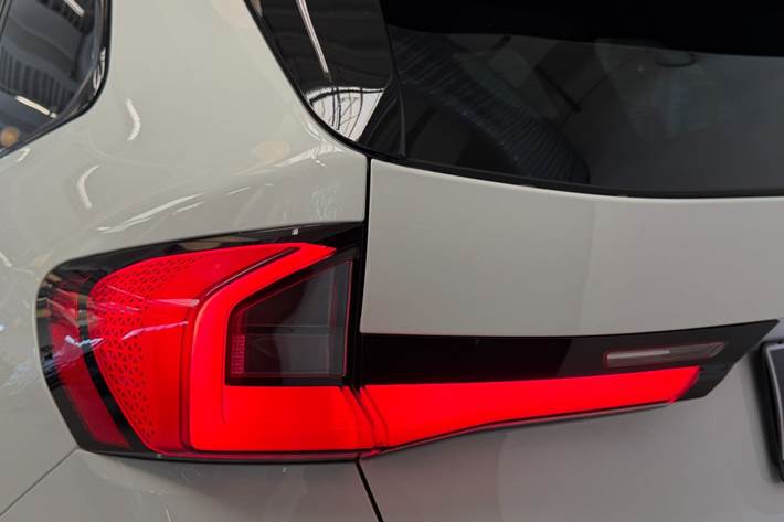 Hvid BMW iX1 fra 2024