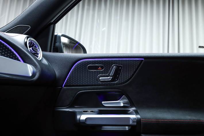 Grå Mercedes EQB250+ fra 2026