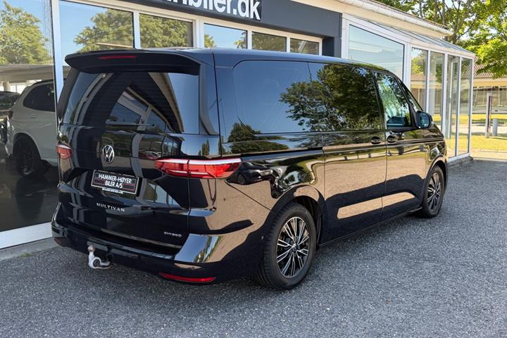 Sort VW Multivan fra 2022
