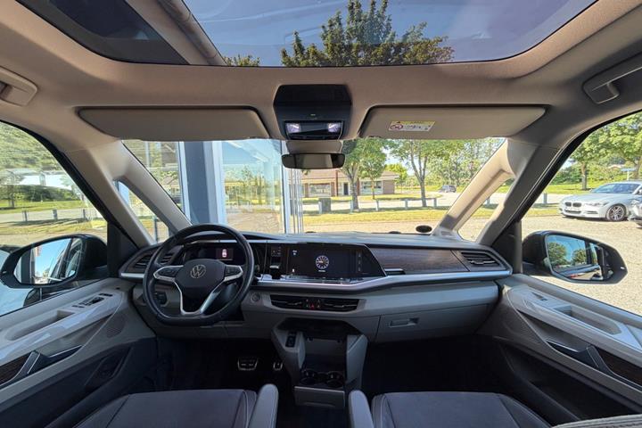 Sort VW Multivan fra 2022