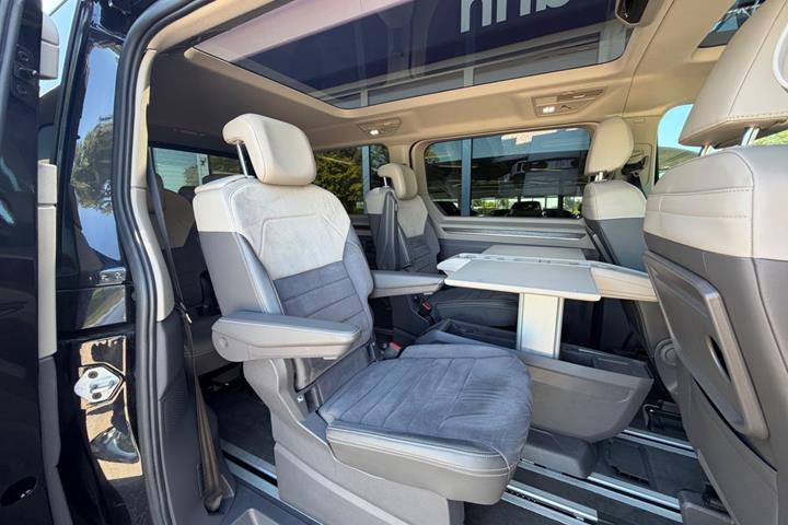 Sort VW Multivan fra 2022