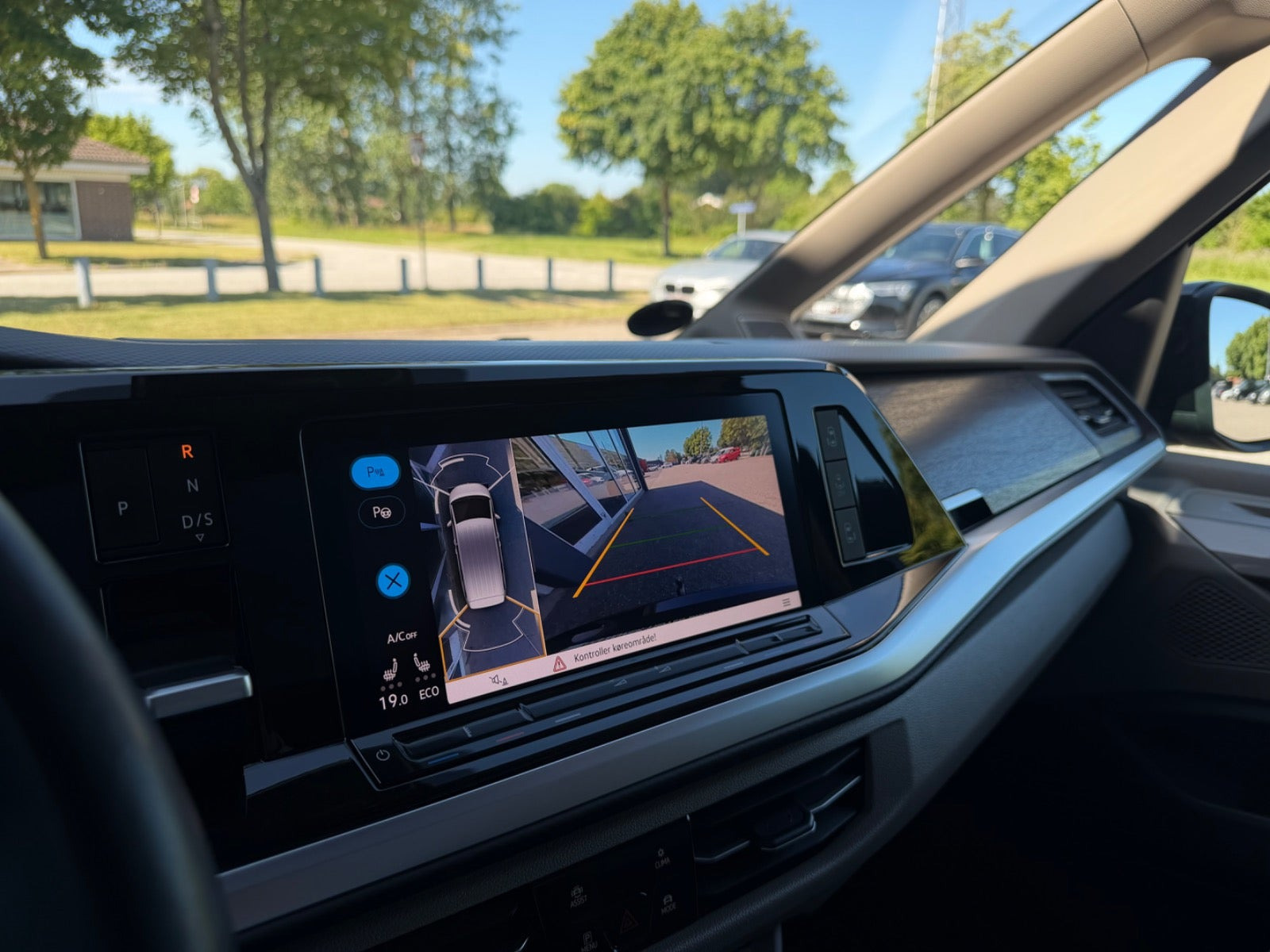 Sort VW Multivan fra 2022