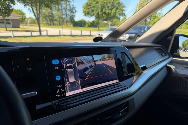 Sort VW Multivan fra 2022
