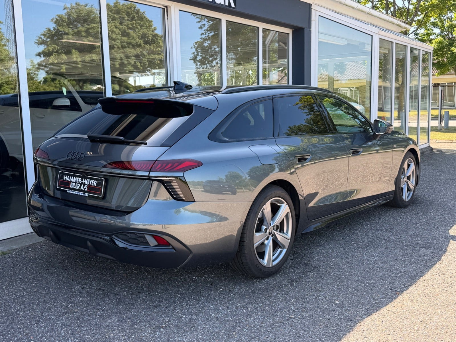 Grå Audi A6 fra 2026