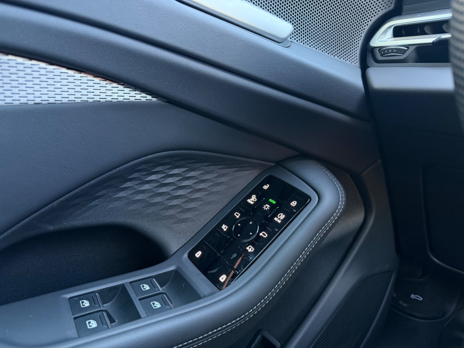 Grå Audi A6 fra 2026