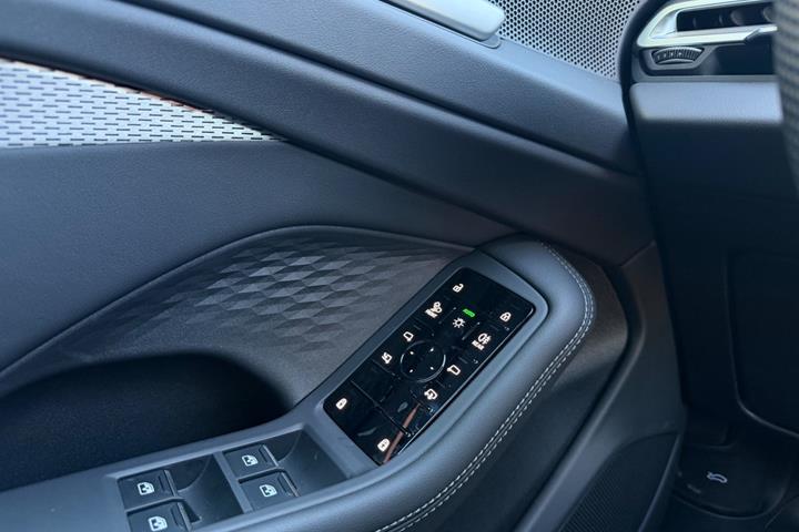 Grå Audi A6 fra 2026