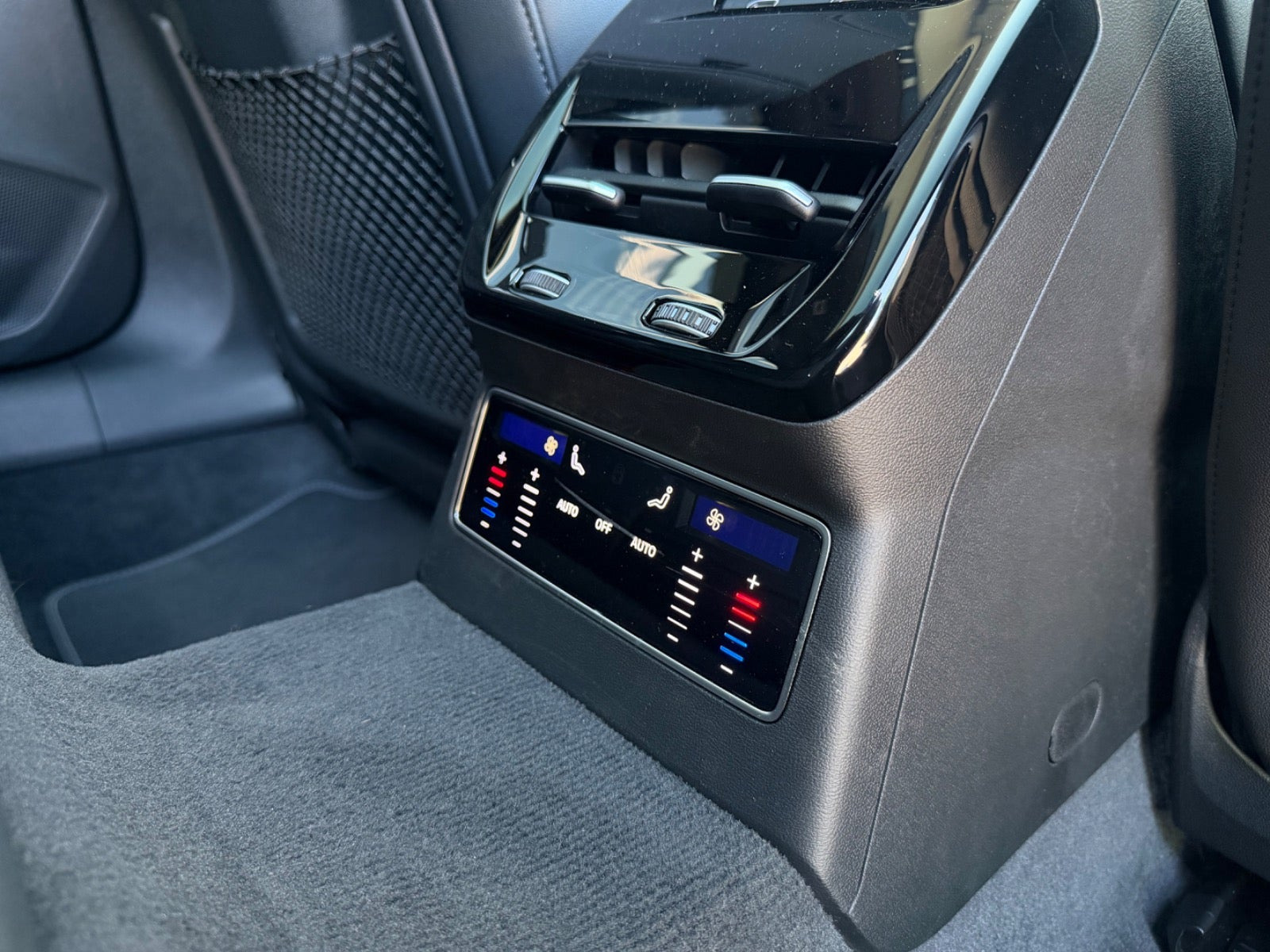 Grå Audi A6 fra 2026