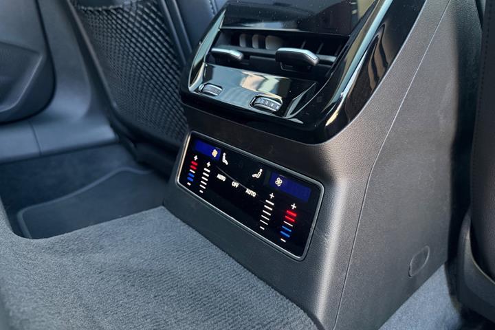 Grå Audi A6 fra 2026