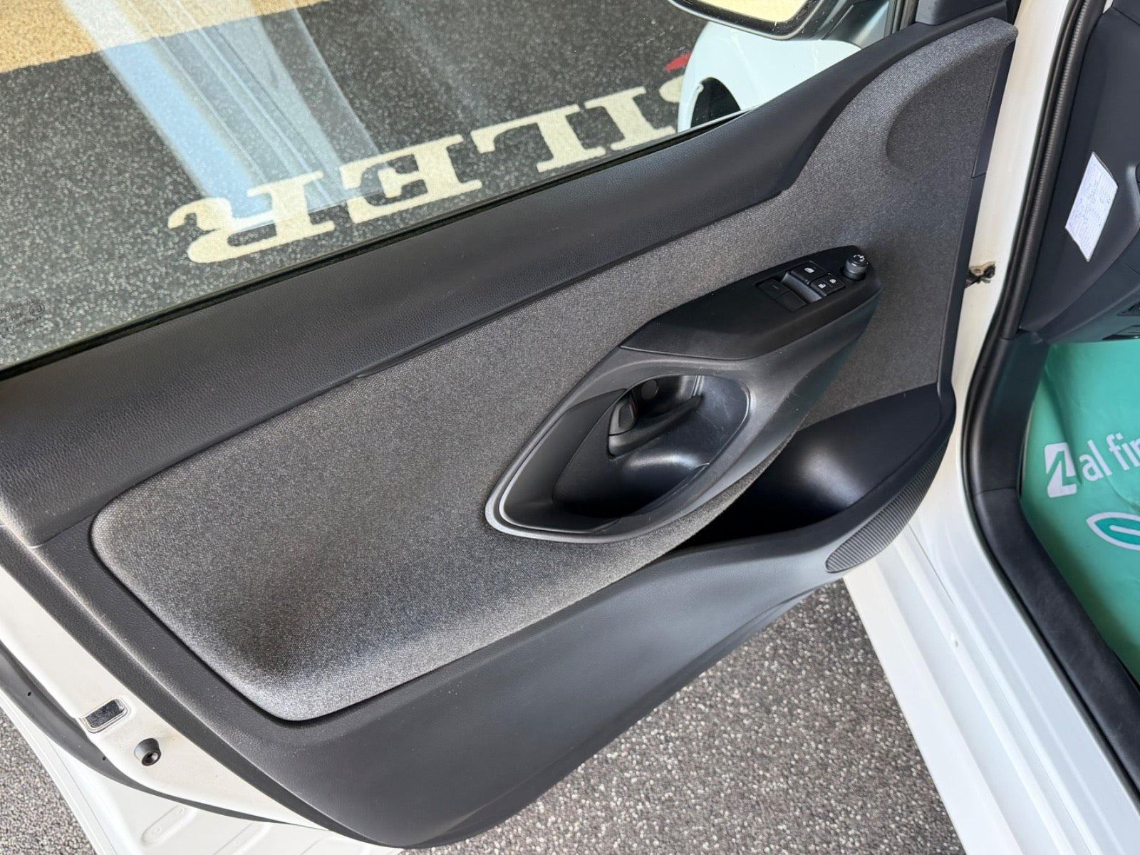 Hvid Mazda 2 fra 2022
