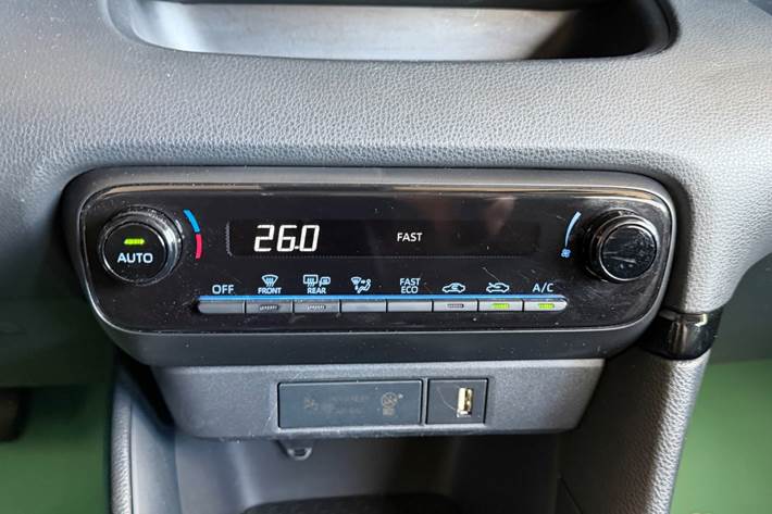 Hvid Mazda 2 fra 2022