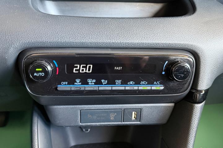 Hvid Mazda 2 fra 2022