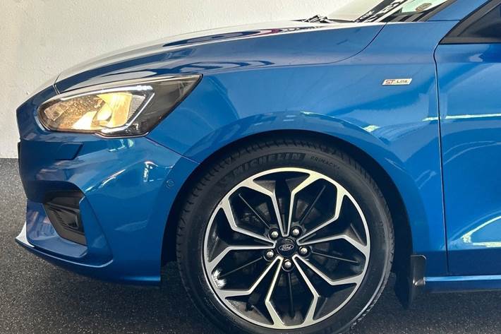 Blå Ford Focus fra 2019